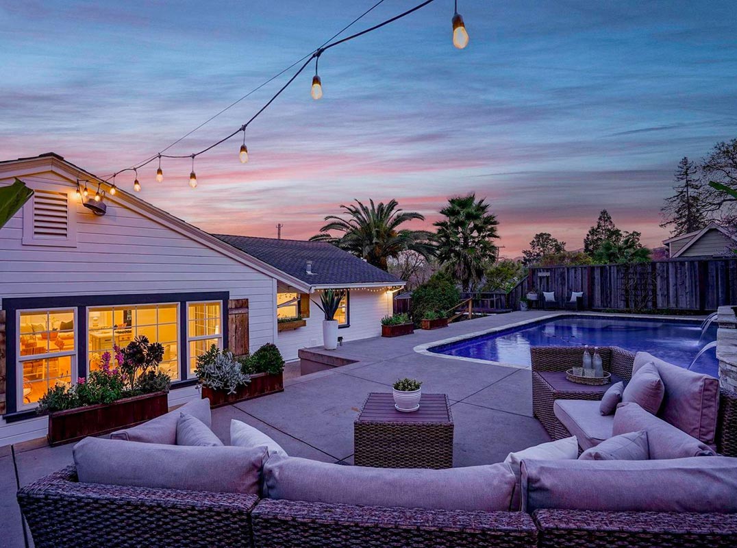 Pool, View and Endless Charm!
